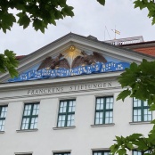 Haupthaus mit Jesaja Zitat