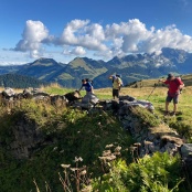 ein weiteres hunderte Meter tiefes Karstloch