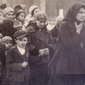 Auf dem direkten Weg ins Gas. Die Nazis haben alles dokumentiert und sauber Buch gef&uuml;hrt.