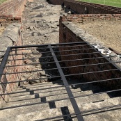 ehemaliger Eingang zu den Gaskammern. Von den Nazis gesprengt