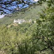 sch&ouml;ner Blick auf das Frauenkloster oberhalb Claro
