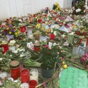 Leipzig: Trauer, nachdem ein Mann mit dem Auto in eine Menge raste