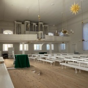 weiss und schlicht: Ein Ort der Begegnung mit Gott und Menschen