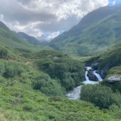 beim Abstieg zum Berghaus Vereina gibt es viel Sch&ouml;nes zu entdecken
